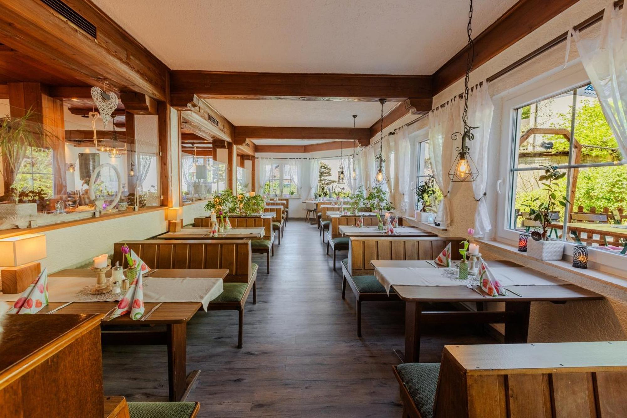 Landgasthof Zur Linde Heimbuchenthal Bagian luar foto
