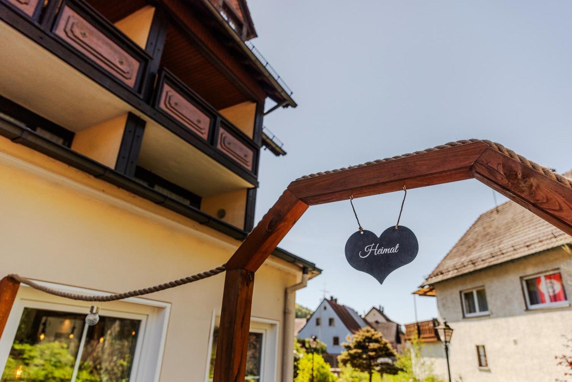 Landgasthof Zur Linde Heimbuchenthal Bagian luar foto