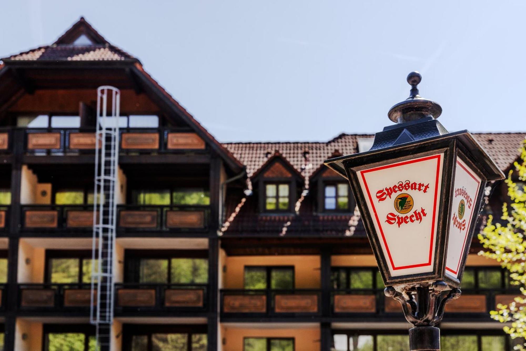 Landgasthof Zur Linde Heimbuchenthal Bagian luar foto
