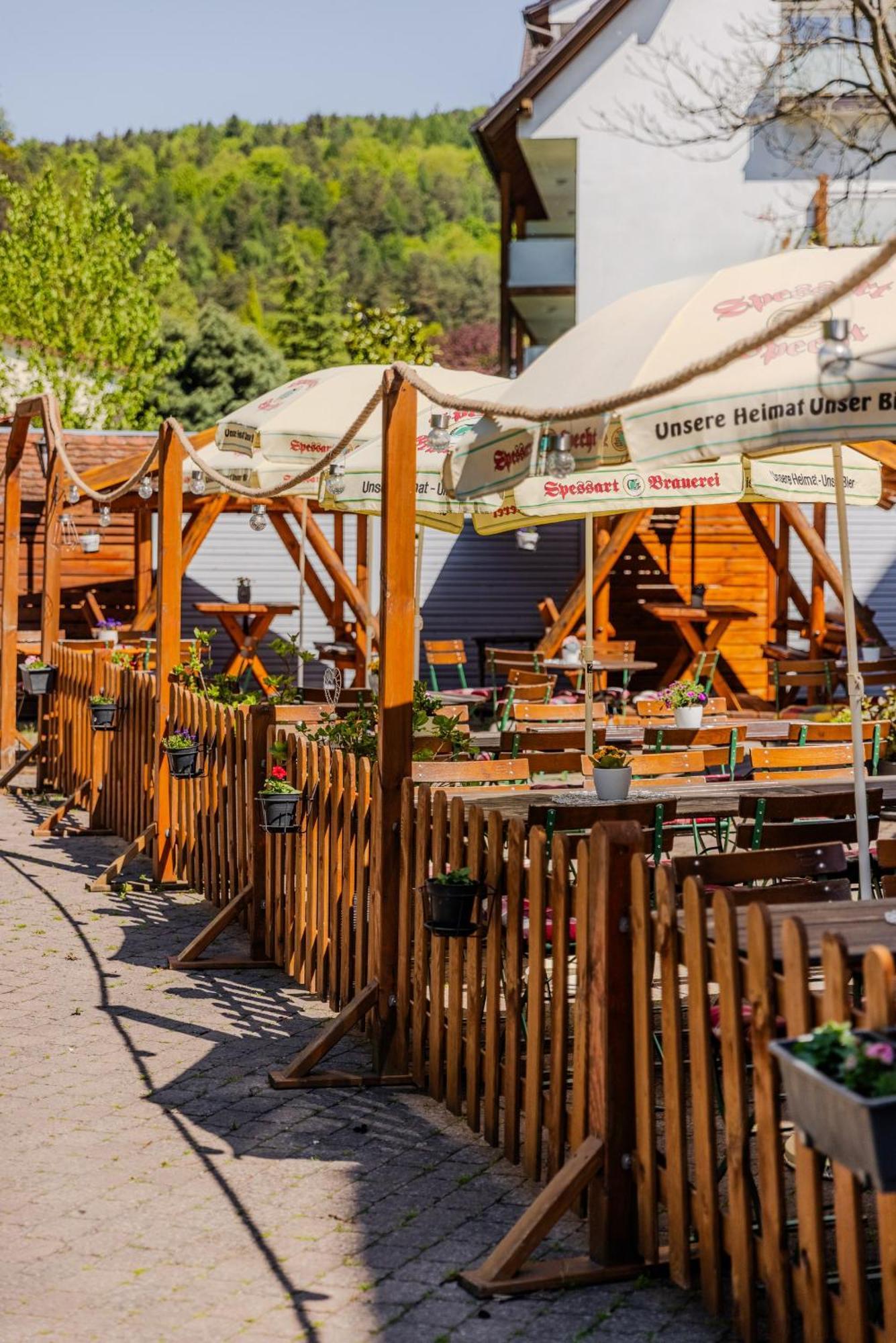 Landgasthof Zur Linde Heimbuchenthal Bagian luar foto