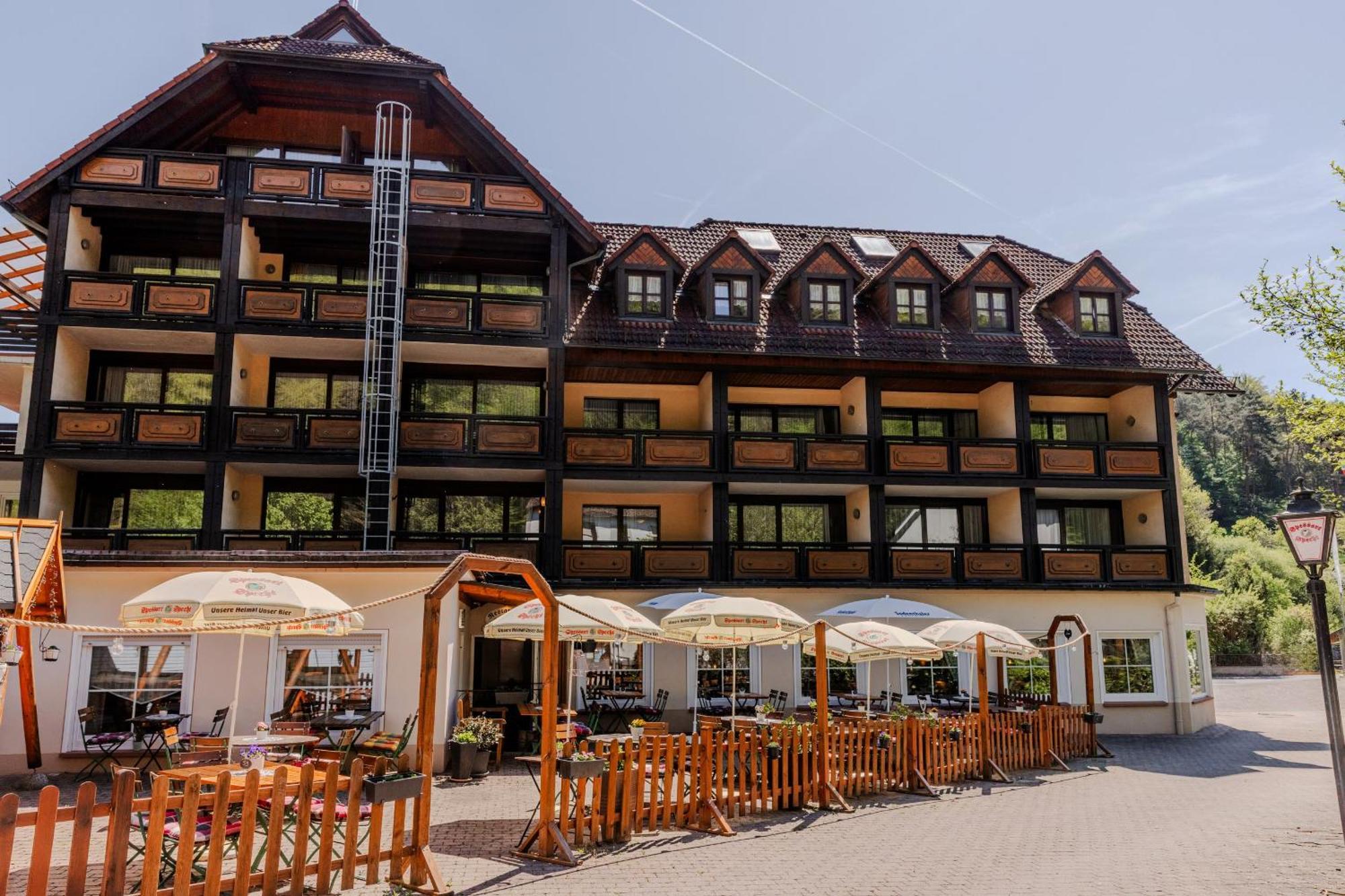 Landgasthof Zur Linde Heimbuchenthal Bagian luar foto