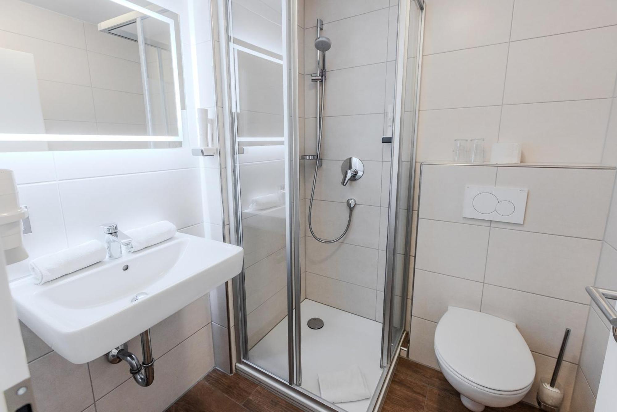 Landgasthof Zur Linde Heimbuchenthal Bagian luar foto